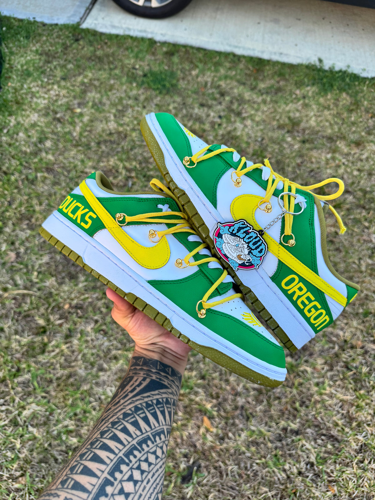 Custom Oregon Ducks Spirit Sneakers – Hand-Painted Green & White Low-Tops with Yellow Rope Laces & Gold Hardware
