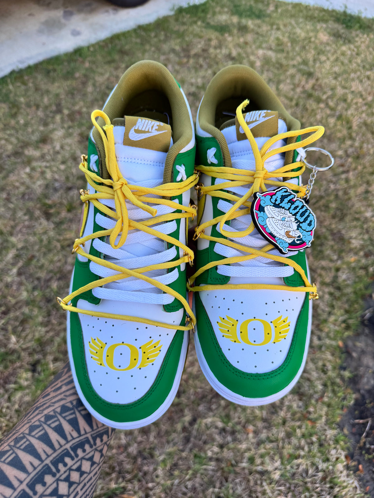 Custom Oregon Ducks Spirit Sneakers – Hand-Painted Green & White Low-Tops with Yellow Rope Laces & Gold Hardware
